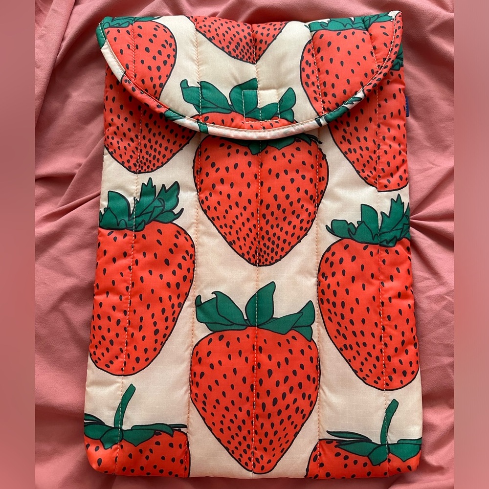 Baggu Strawberry Laptop Sleeve 16”